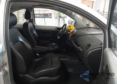 2006 Volkswagen New Beetle 2.5 from USA, damaged, VIN 3VWRW31CX6M400716